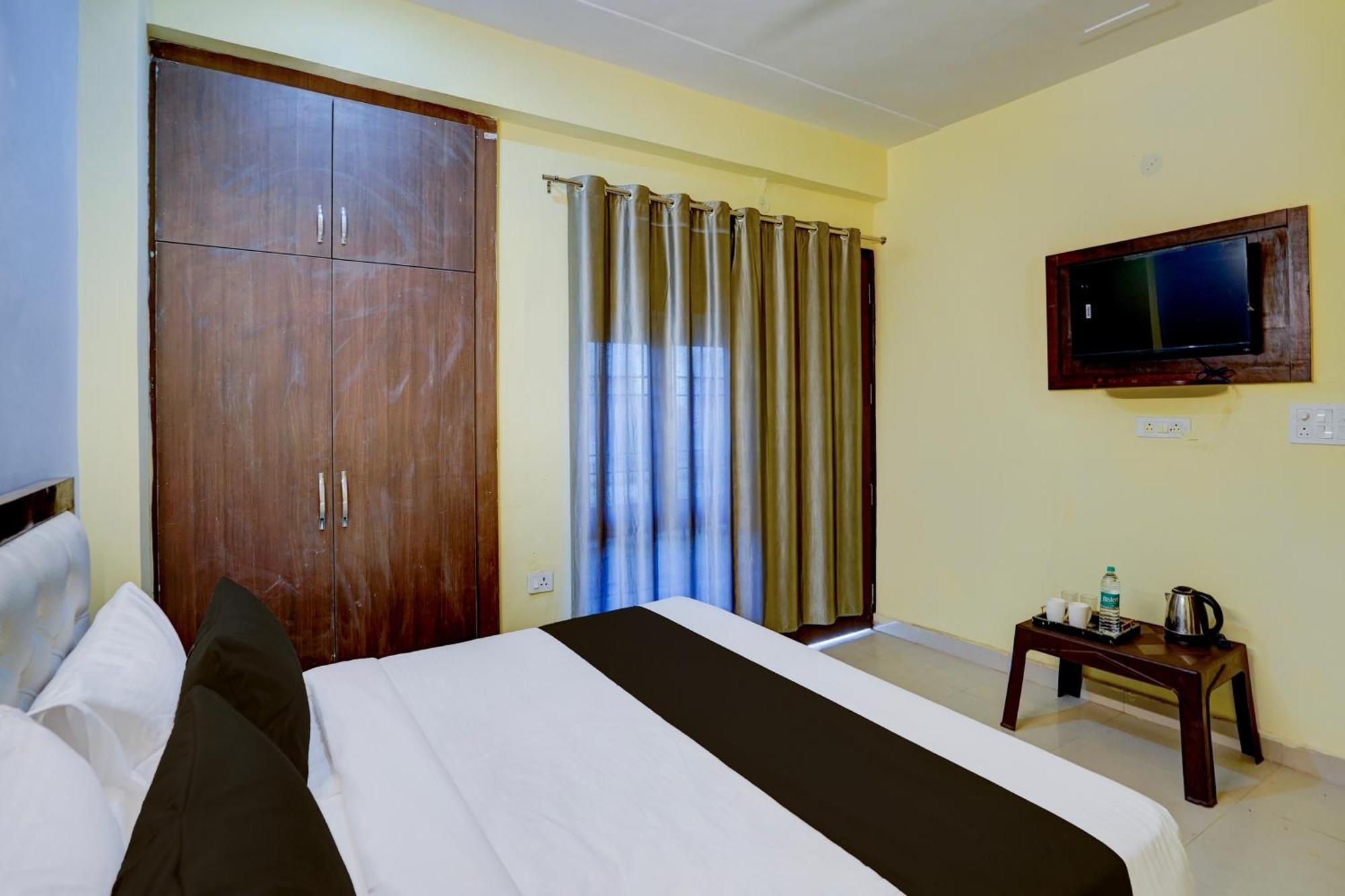 Hotel O Yuvraj Residency ノイダ エクステリア 写真
